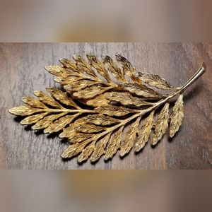 EUC Rare 5" vintage gold leaf brooch